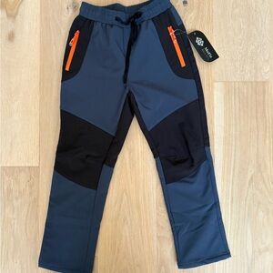 Boys fleece-lined waterproof hiking snow pants. Size 8-9 years.